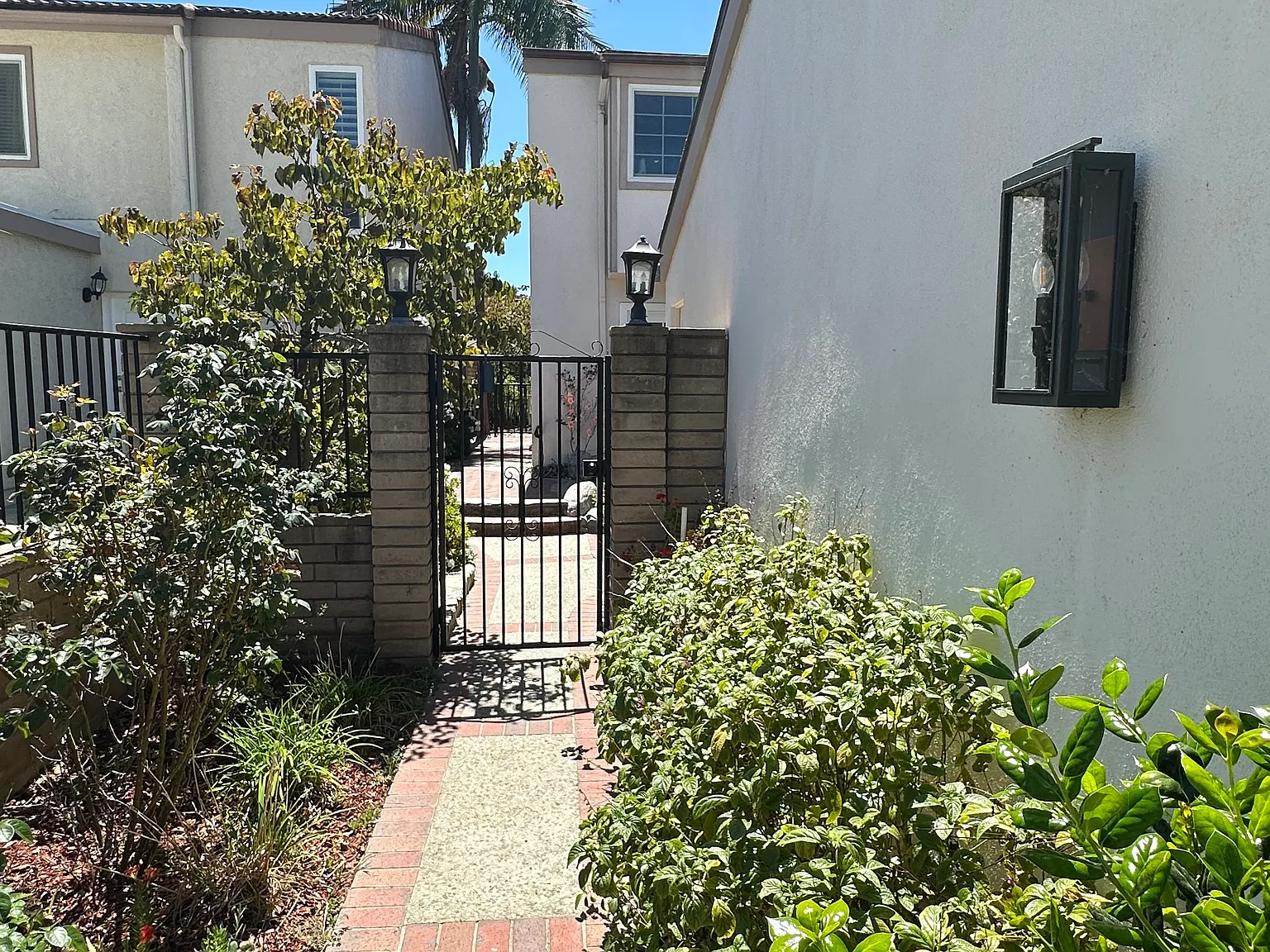 4 bed, 1918 sqft, $6,200 — Photo 2
