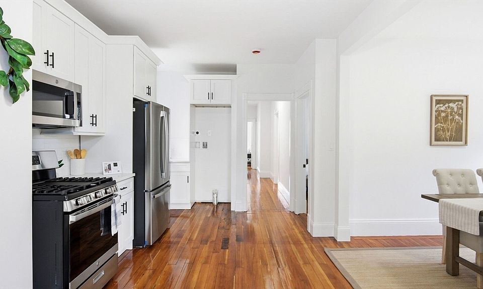 1st image of 82 Horace St Floor 2
