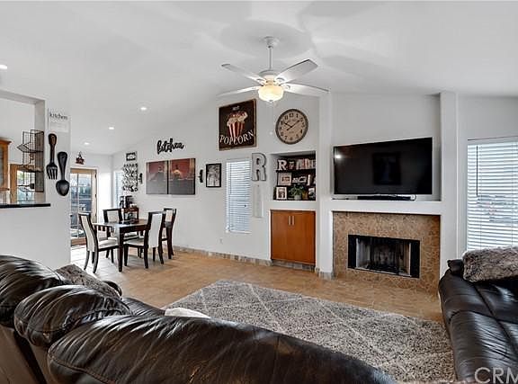 3rd image of 44692 Lorraine Dr