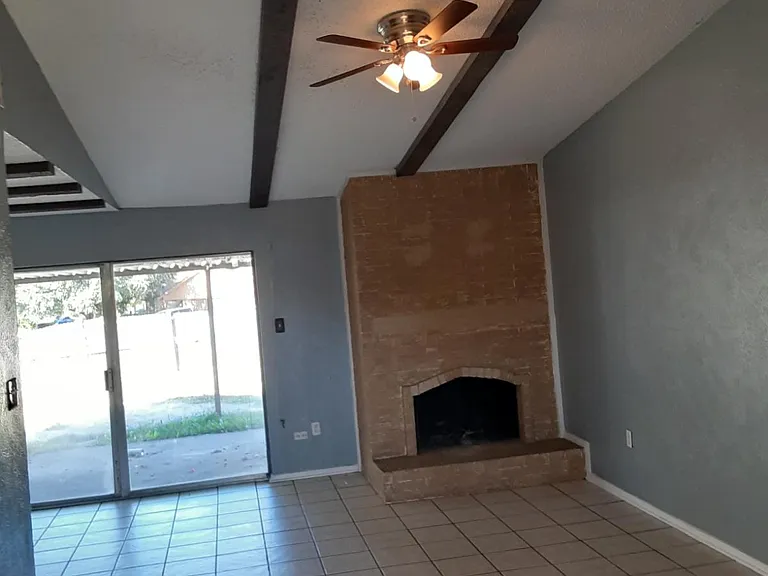 2019 Deerfield Dr — Photo 2