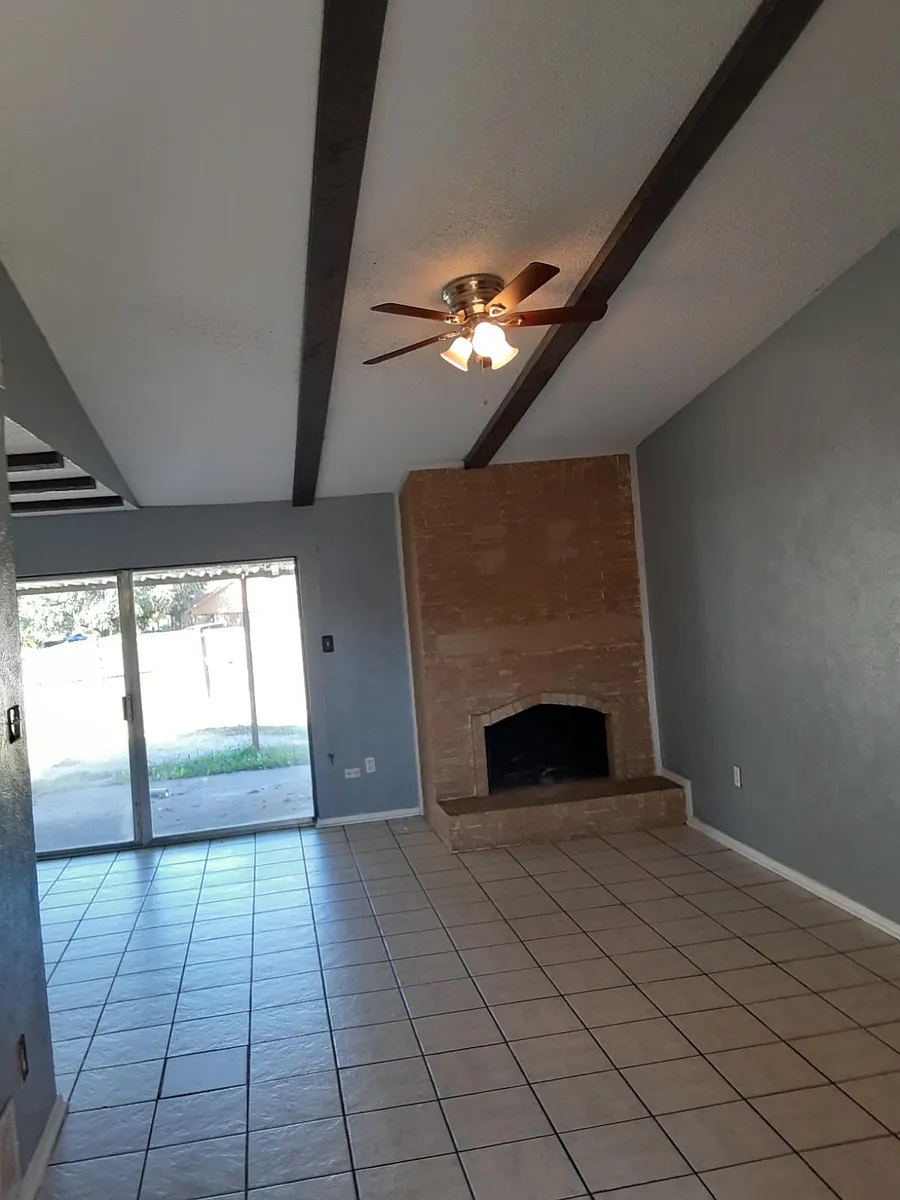 Building Photo - 2019 Deerfield Dr