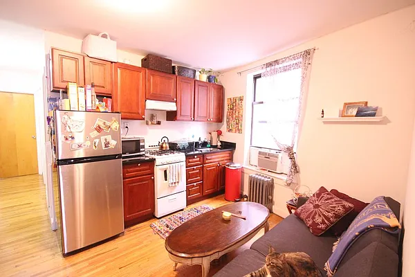 Rented by Dynamik Realty | media 18