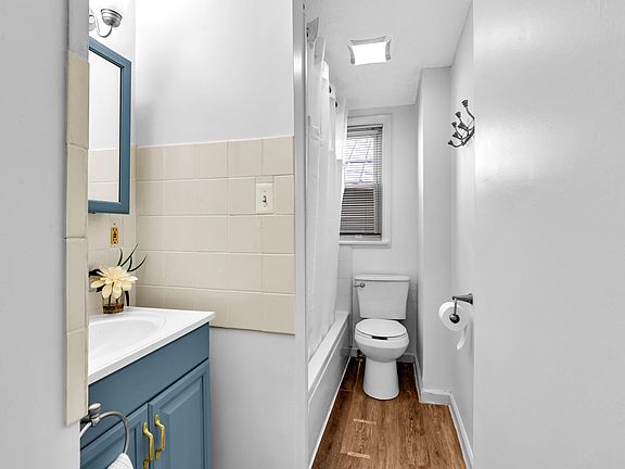 Upstairs full bathroom shared by Bedroom #2, #3, and #4