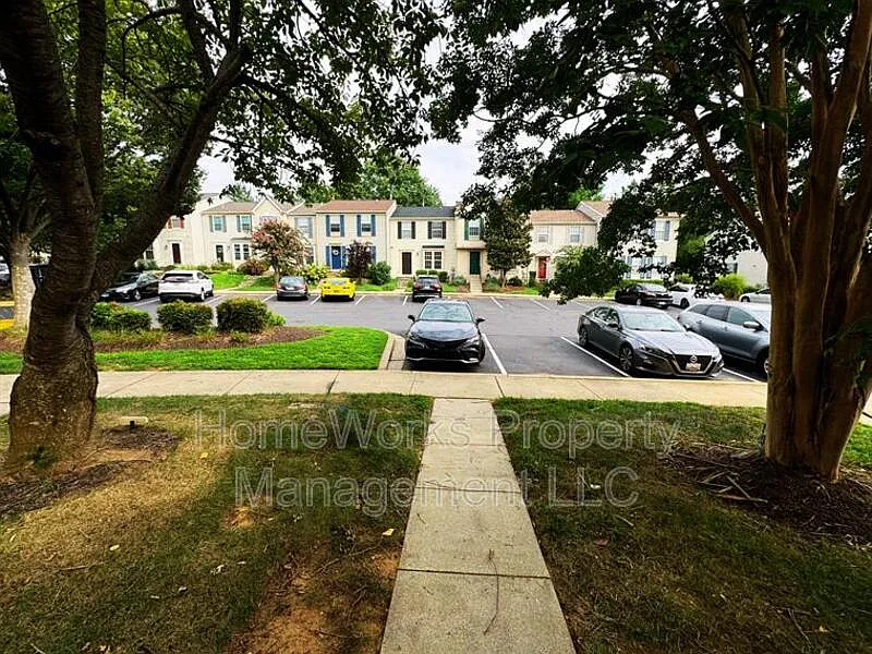 3 bed, 2.0 bath, 1200 sqft, $2,599 — Photo 2