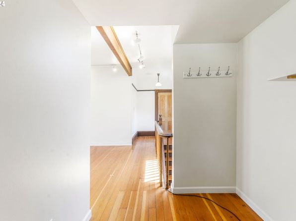 portland-oregon-2076780085 picture