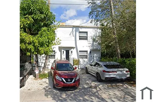 561 NE 63rd St Photo 1