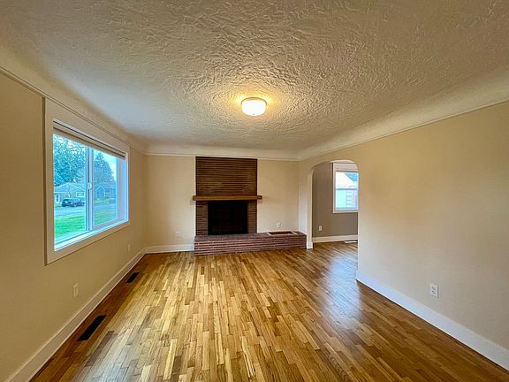 5th image of 3402 Pear St SE