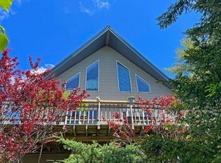 5 Mooseatonic Pkwy, Gouldsboro, ME 04607