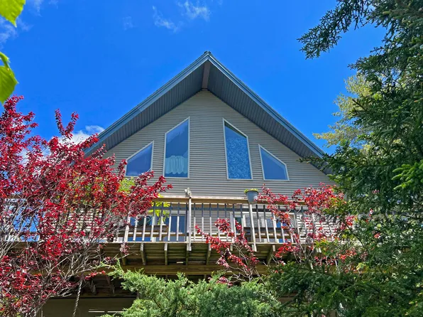 5 Mooseatonic Parkway, Gouldsboro, ME 04607