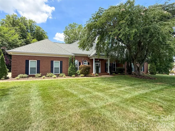 145 Baymount Dr, Statesville, NC 28625