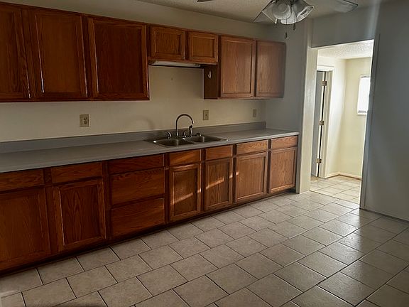 5th image of 502 S 5th St
