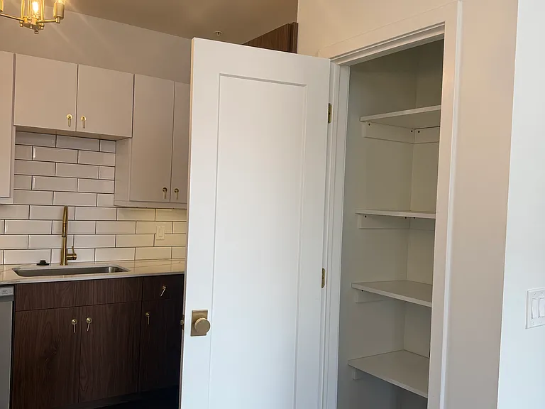 50 S Jefferson St #302 — Photo 8