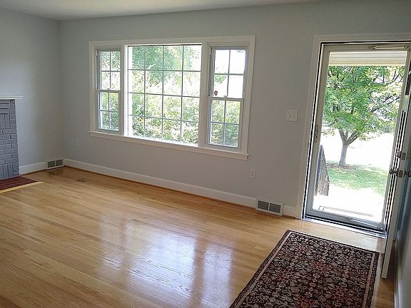 2nd image of 4719 Oxford St