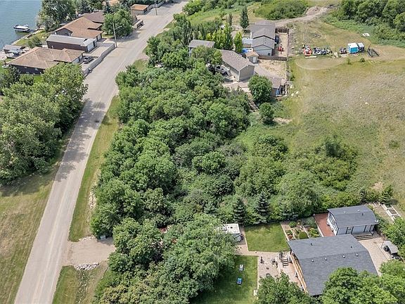 3rd image of 359 Pasqua Lake ROAD