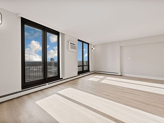 5th image of 6166 N Sheridan Rd APT 2H