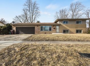 170 N Normandy Dr, Chicago Heights, IL 60411