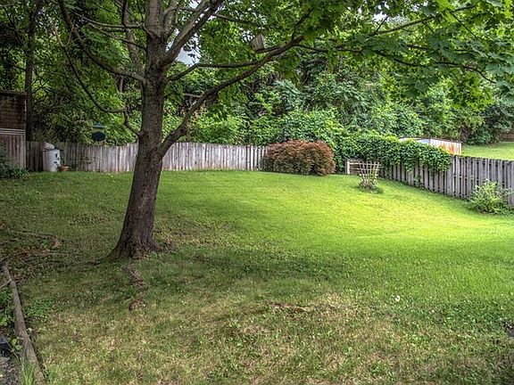 5th image of 107 Old Barn Dr