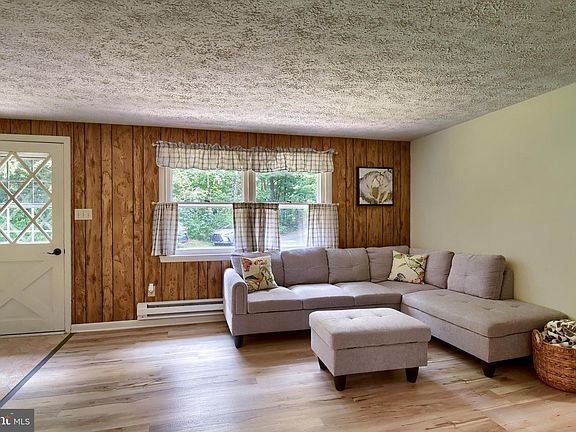 5th image of 433 Plainview Rd