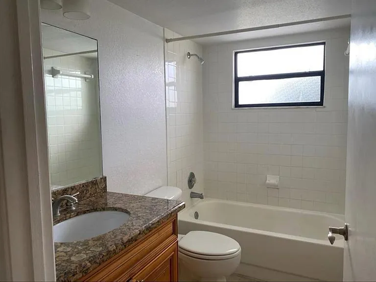 1455 Lake Crystal Dr #H — Photo 12