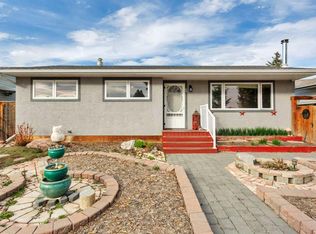 5 W Freemont Close, Red Deer, AB T4N4Y5