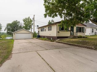 917 W Stanton Ave, Fergus Falls, MN 56537