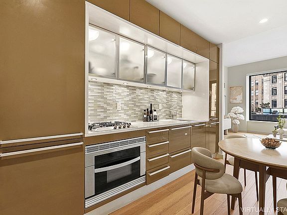 4th image of 75 Wall St APT 21G
