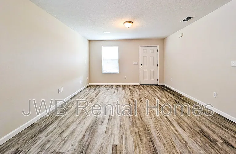 1538 Harrison St — Photo 6