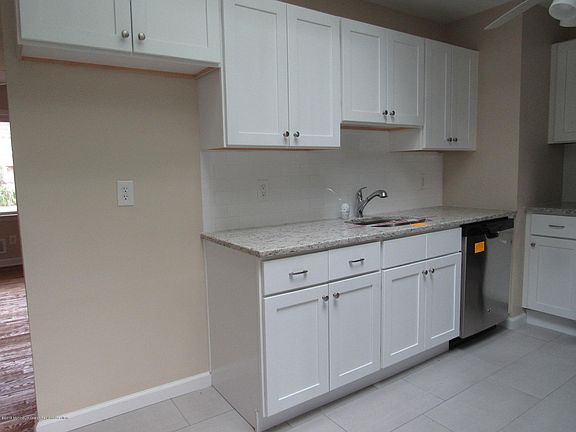 5th image of 798 Bermuda Dr