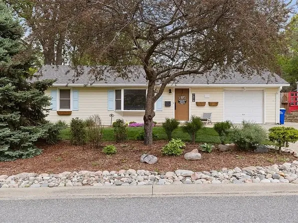 7518 W 64th Ter, Overland Park, KS 66202