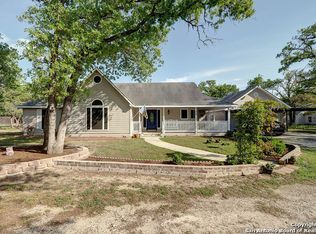 776 Killarney Rd, Floresville, TX 78114