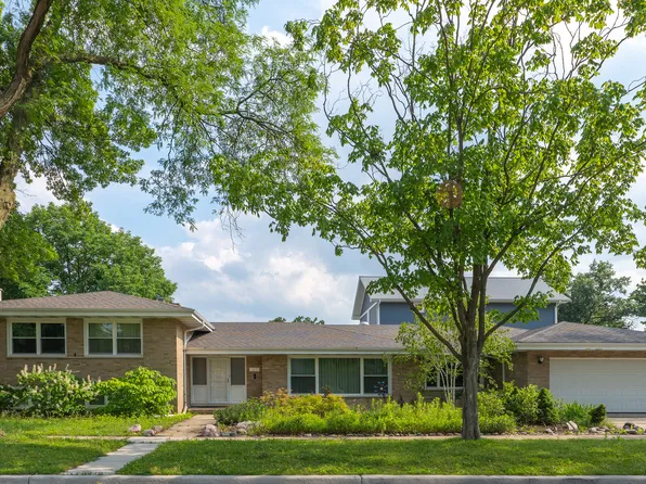 8645 Parkview Ave, Brookfield, IL 60513