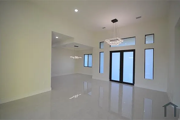 2416 Diplomat Pkwy W — Photo 9