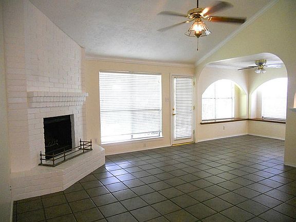 3rd image of 1222 Summer Park Ln