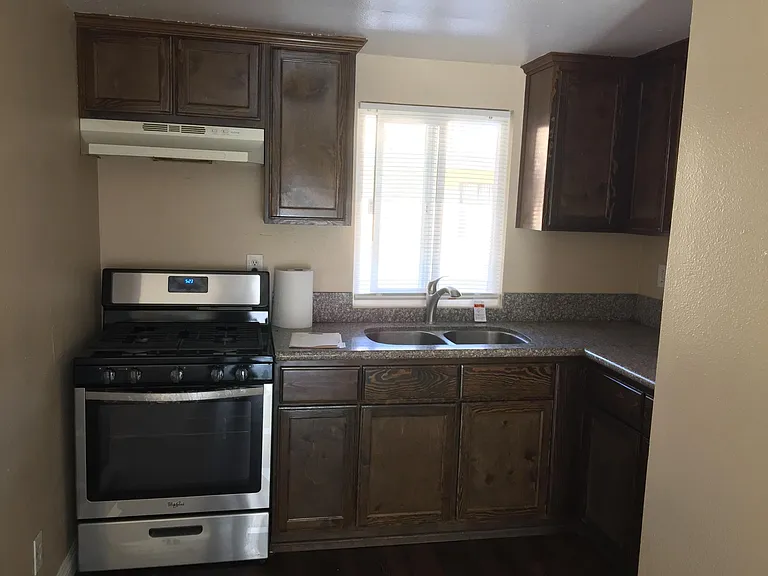 704 W 1st Ave #3 — Photo 3