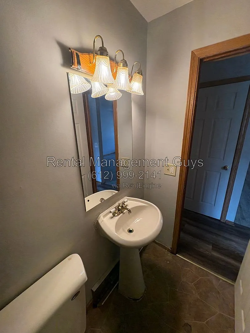 3 bed, 2.0 bath, $1,900 — Photo 3