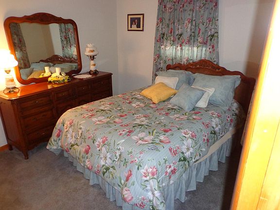 5th image of 655 Smithfield Ave