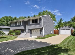 1328 Cabot Ln, Schaumburg, IL 60193