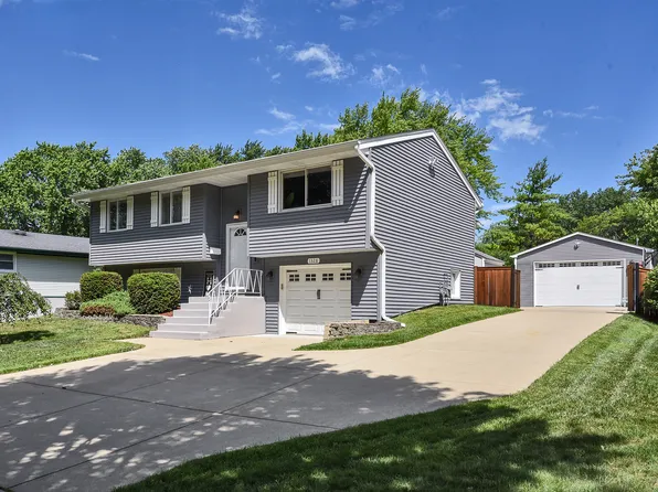 1328 Cabot Ln, Schaumburg, IL 60193