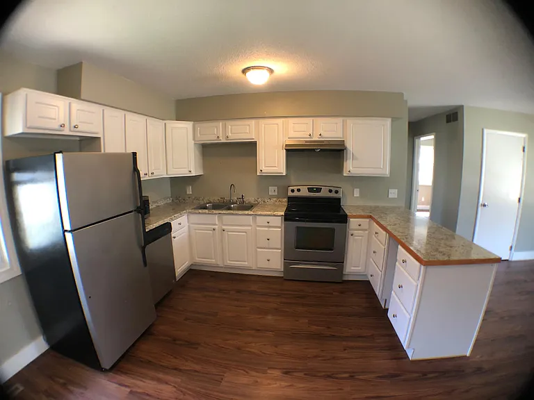 303 S Oak St #D — Photo 3