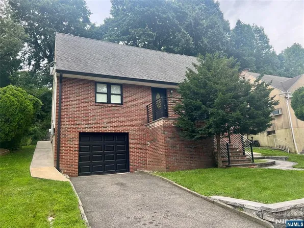 774 Ravenhill Pl, Ridgefield, NJ 07657