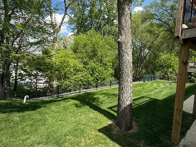 205 E Broadway St — Photo 19