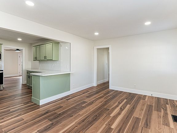3rd image of 5821 Carl Pl