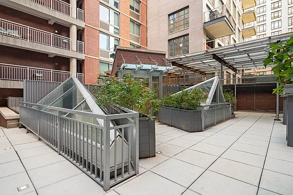 Rented by Compass | media 30