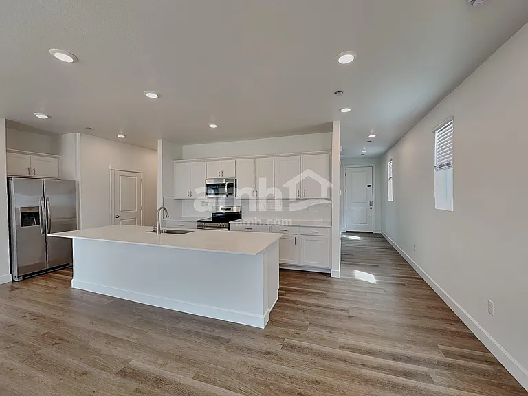 10021 Atchinson Ct — Photo 5