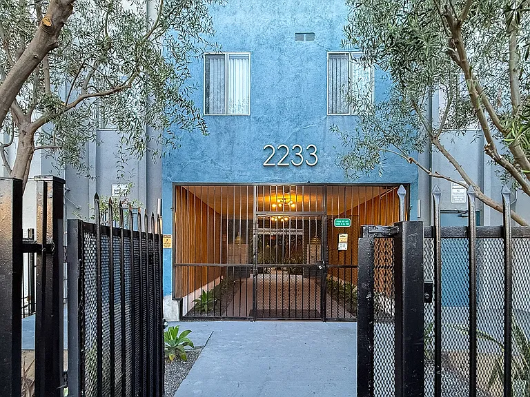 2233 S Ridgeley Dr #106 — Photo 22
