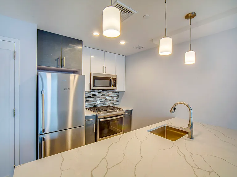 25-40 31st St #5C — Photo 5