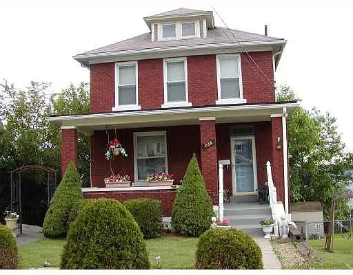 739 10th St photo 1