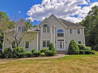 11 Stable Way, Medway, MA 02053