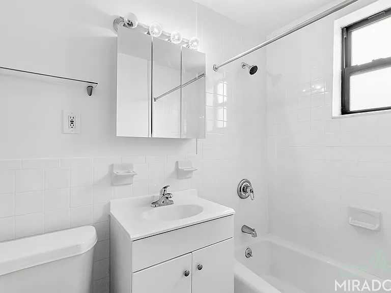 1435 York Ave #5G — Photo 6