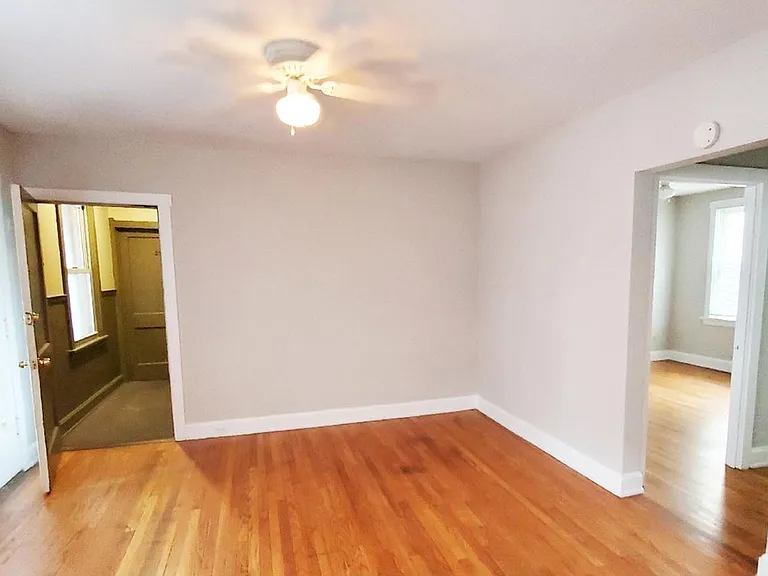 Tudor Court — Photo 123